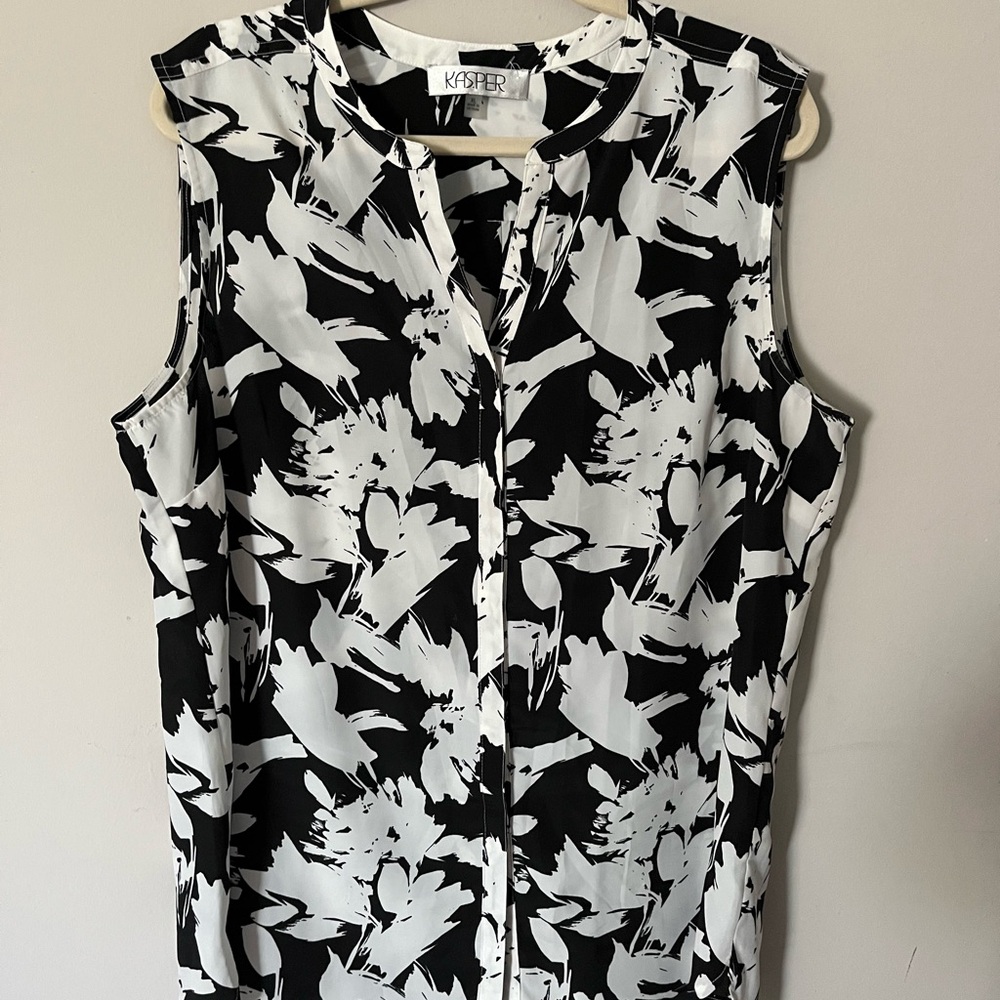 Kasper Abstract Black and White Sleeveless Blouse XL